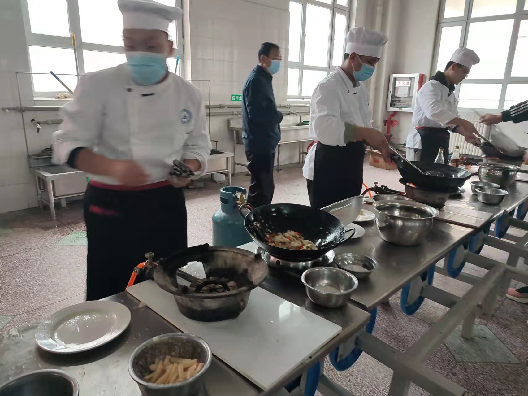 中职分院开展中式烹调师中级工职业技能等级考试